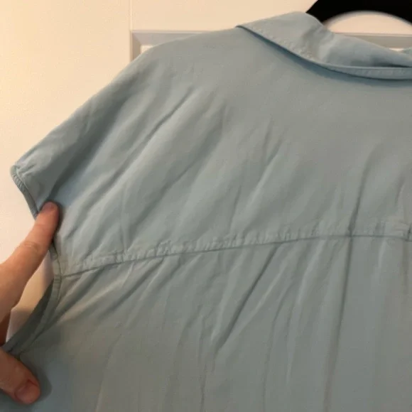 Blue Top with High-Low hem - Picture 4 of 4